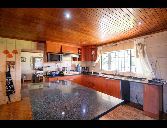 25,000M² SMALLHOLDING FOR SALE IN GLEN AUSTIN AH